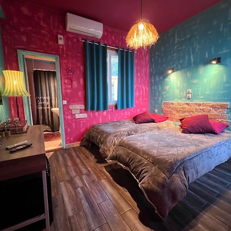 Antares Boutique Guesthouse Перама Екстериор снимка