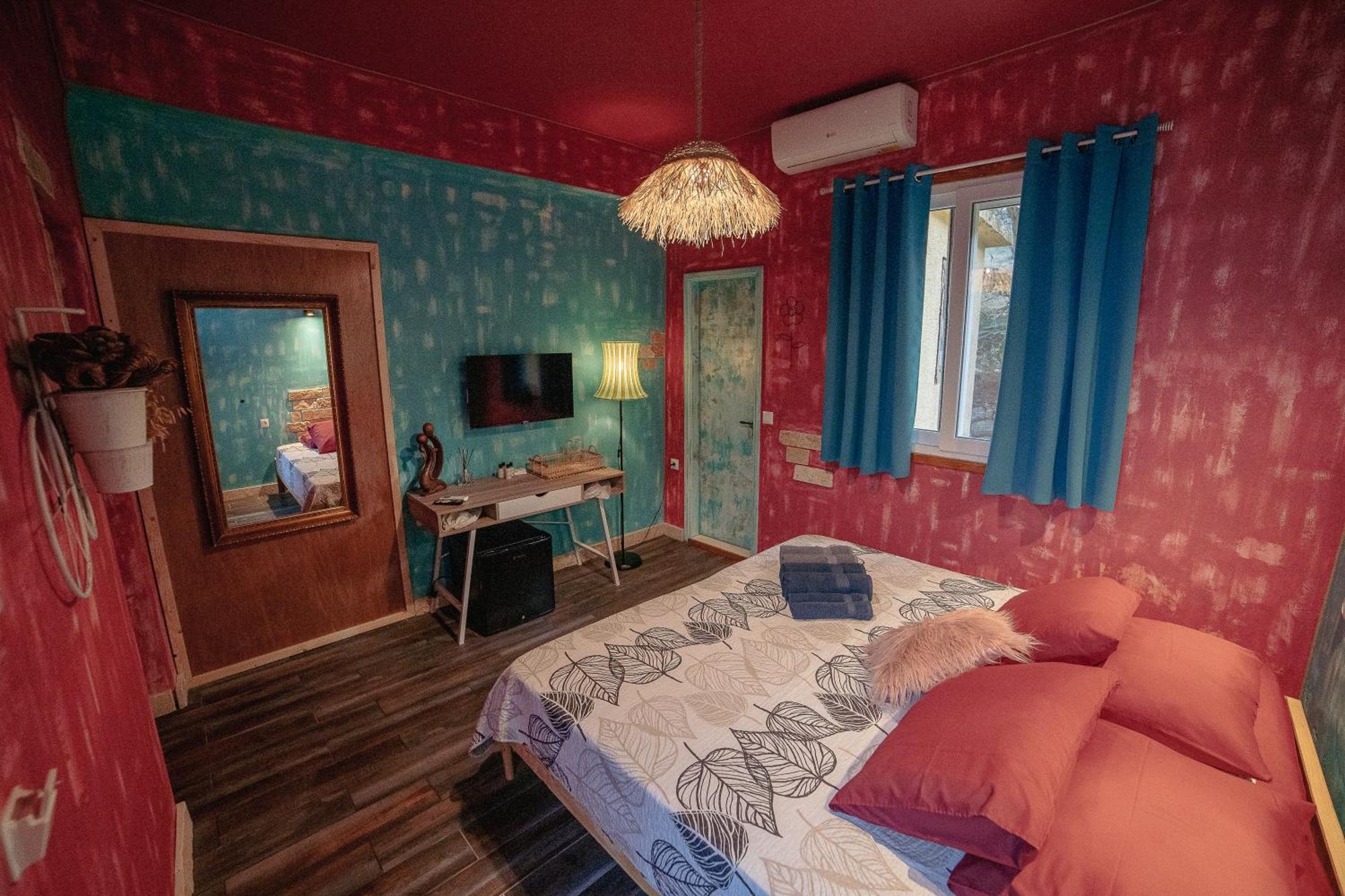 Antares Boutique Guesthouse Перама Екстериор снимка