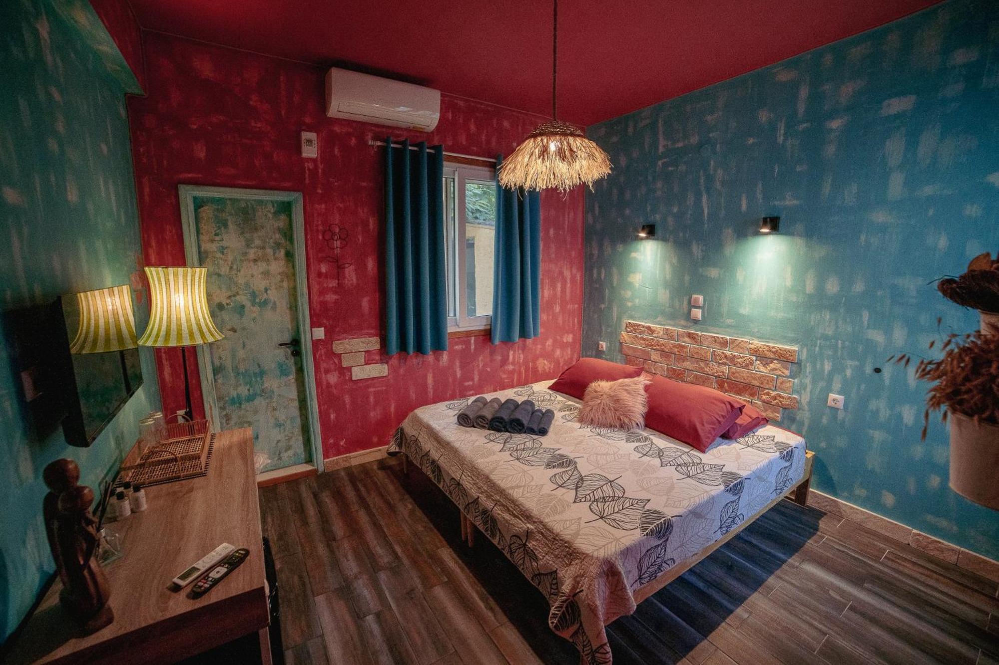 Antares Boutique Guesthouse Перама Екстериор снимка