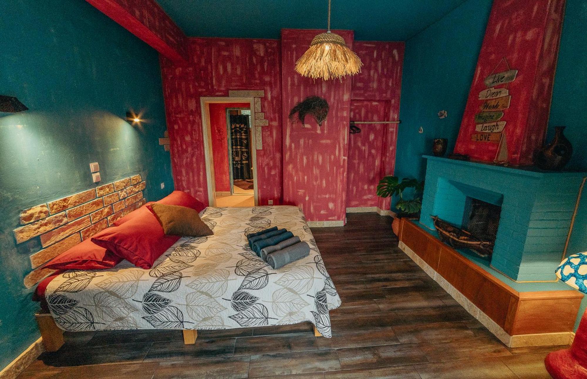 Antares Boutique Guesthouse Перама Екстериор снимка