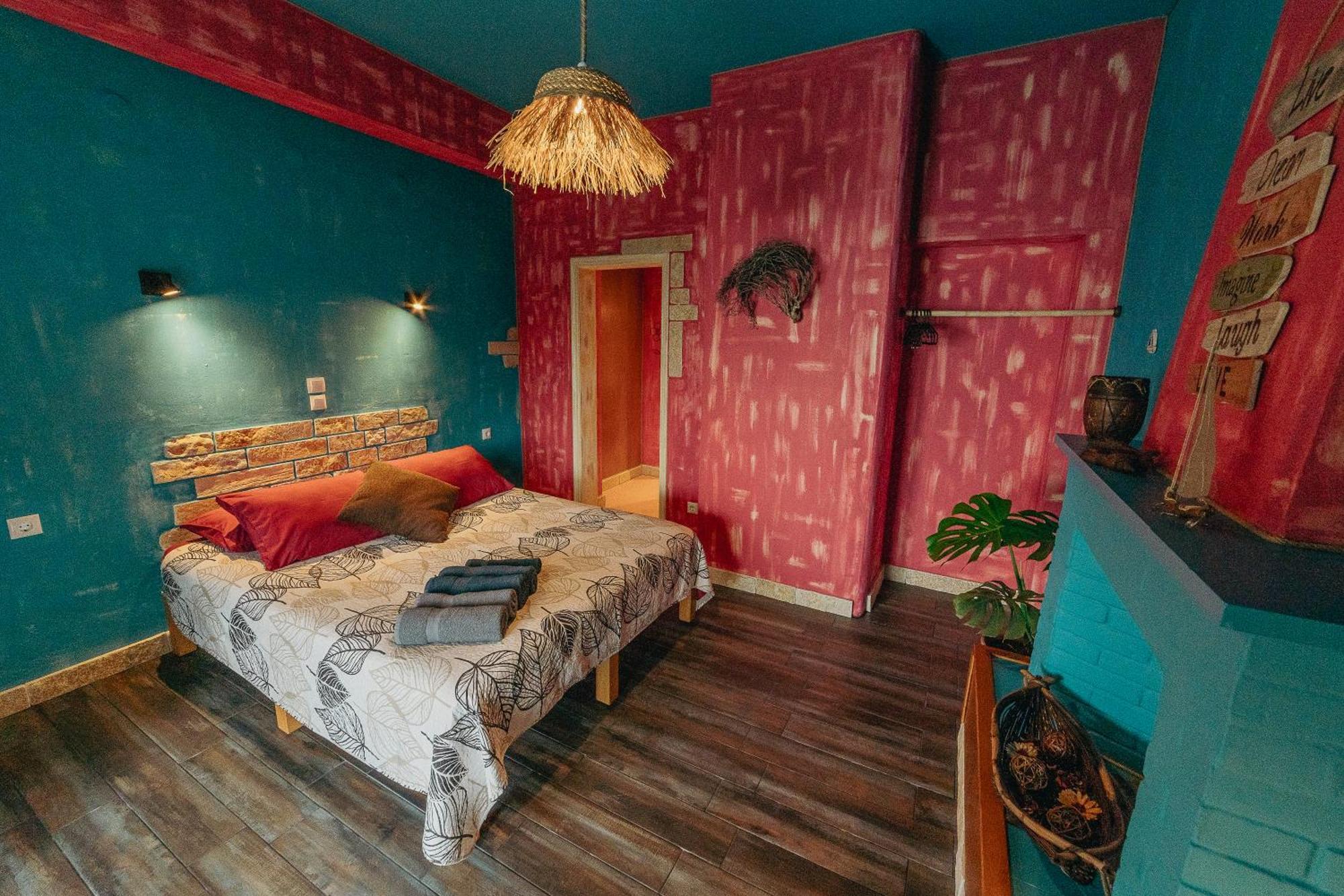 Antares Boutique Guesthouse Перама Екстериор снимка