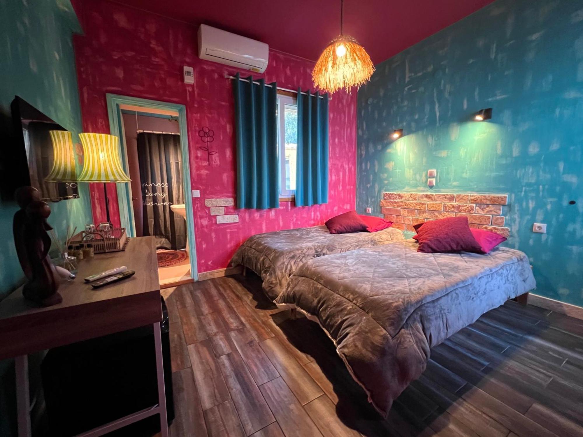 Antares Boutique Guesthouse Перама Екстериор снимка